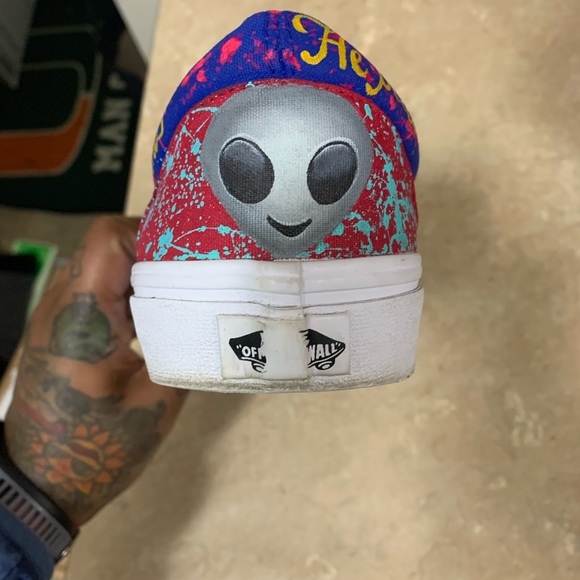 Custom Vans - Picture 3 of 8